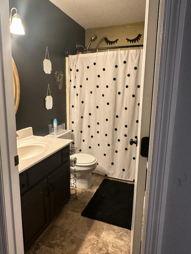 8721 Forest Pond Dr, Harrison, TN 37341 - bathroom with vanity, a shower with curtain, toilet, and a textured ceiling