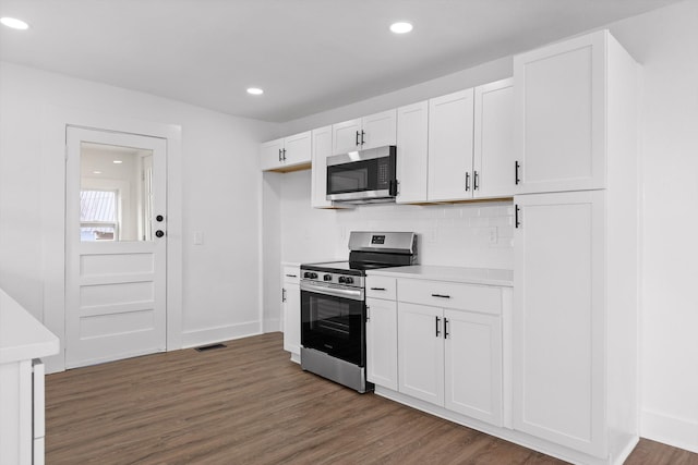 2917 Crescent Cir, Chattanooga, TN 37407 - kitchen with visible vents, tasteful backsplash, light countertops, white cabinets, and stainless steel appliances