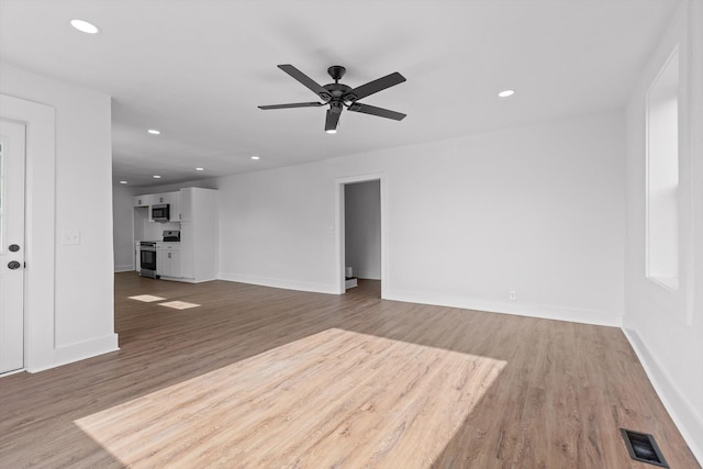 2917 Crescent Cir, Chattanooga, TN 37407 - unfurnished living room with recessed lighting, a ceiling fan, visible vents, and wood finished floors