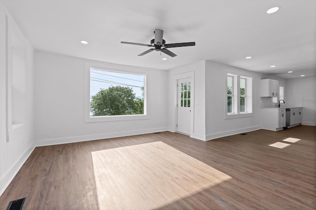 2917 Crescent Cir, Chattanooga, TN 37407 - unfurnished living room with recessed lighting, baseboards, visible vents, and dark wood-type flooring