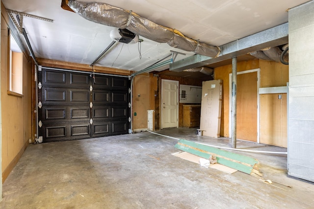 1852 N Prairie Cir, Hixson, TN 37343 - garage featuring a garage door opener