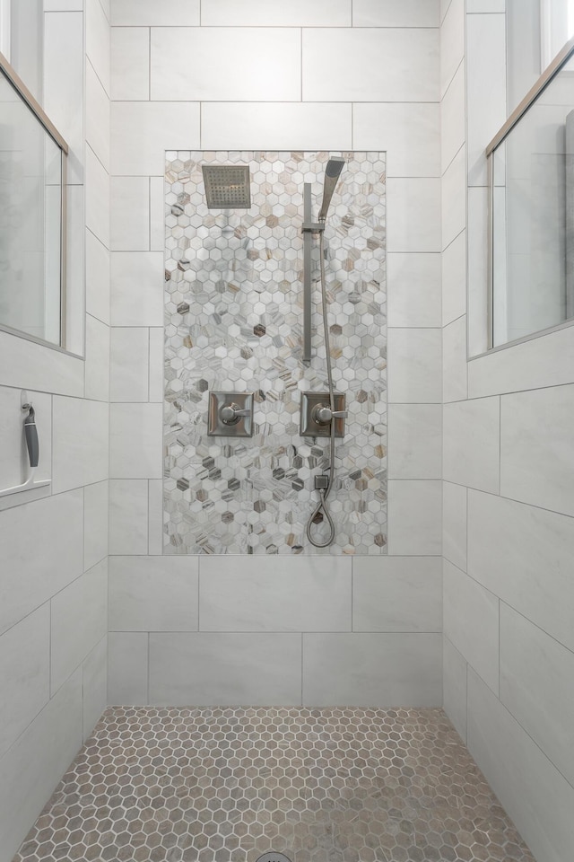 full bath with tiled shower
