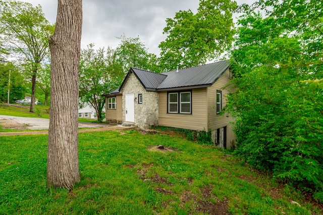 1812 John Ross Rd, Chattanooga, TN 37412 - view of front facade with a front lawn and metal roof