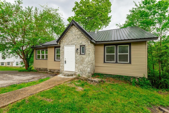 1812 John Ross Rd, Chattanooga, TN 37412 - bungalow-style house featuring stone siding, metal roof, and a front yard