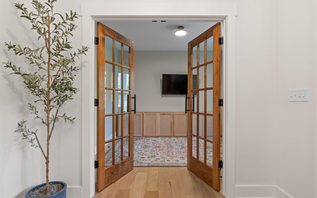 6949 Sawyer Rd, Signal Mountain, TN 37377 - hall featuring wood finished floors