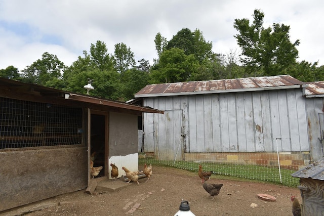view of outdoor structure featuring an outdoor structure