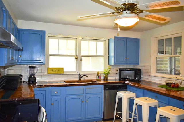 kitchen with blue cabinetry, a sink, dishwasher, black microwave, and a ceiling fan