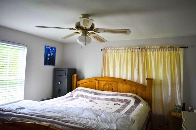 bedroom featuring a ceiling fan