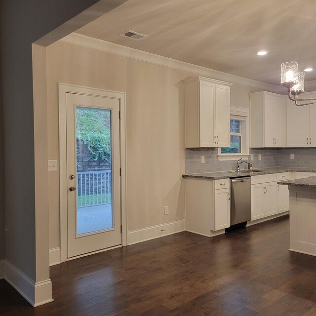 9573 Hastings Way, Ooltewah, TN 37363 - kitchen with visible vents, baseboards, dishwasher, and white cabinetry