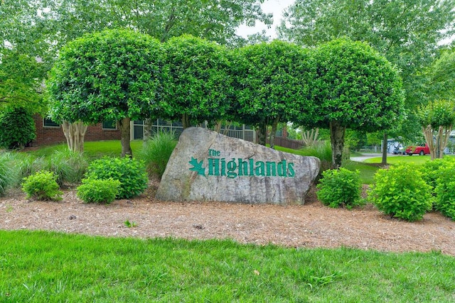 view of community / neighborhood sign
