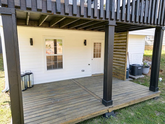 332 Oliver St, Chattanooga, TN 37405 - wooden terrace featuring central AC