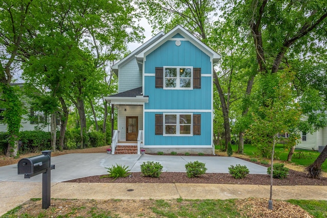 2111 Ivy St, Chattanooga, TN 37404 - view of front facade with covered porch