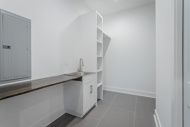 2111 Ivy St, Chattanooga, TN 37404 - laundry room featuring a sink, baseboards, tile patterned flooring, and electric panel