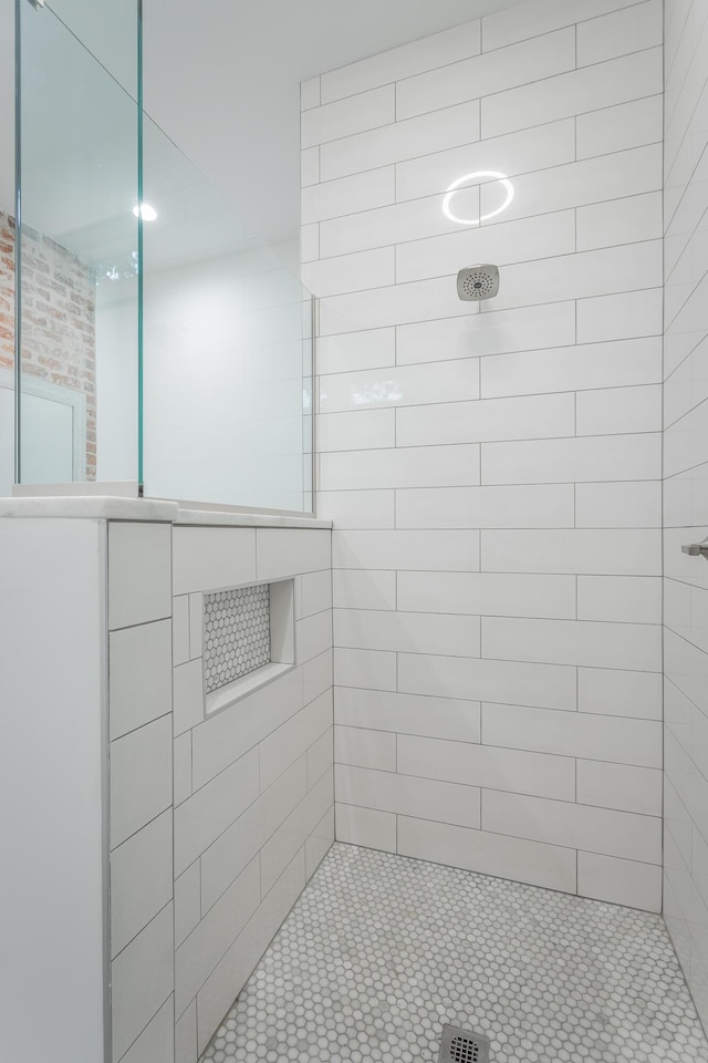 2111 Ivy St, Chattanooga, TN 37404 - full bathroom featuring tiled shower