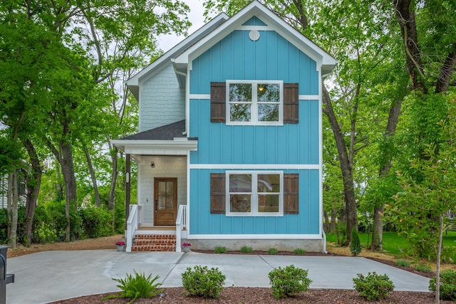 2111 Ivy St, Chattanooga, TN 37404 - view of front of house with board and batten siding