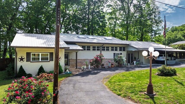 292 Hilltop Cir, Spring City, TN 37381 - tri-level home featuring a carport, metal roof, a front yard, and aphalt driveway