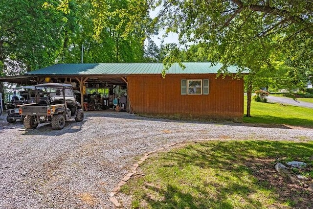 292 Hilltop Cir, Spring City, TN 37381 - view of vehicle parking featuring a carport and driveway