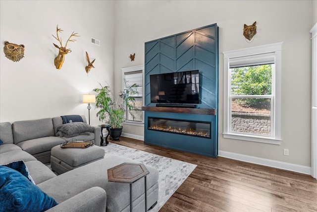 1383 Carrington Way, Chattanooga, TN 37405 - living room with wood finished floors, visible vents, a fireplace, and baseboards
