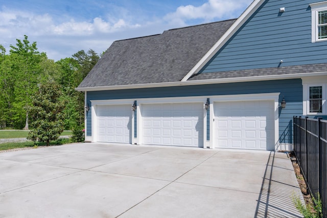 3086 Poe Rd, Soddy Daisy, TN 37379 - garage with driveway and fence