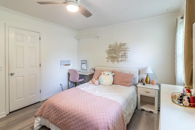 9505 Post Oak Dr, Ooltewah, TN 37363 - bedroom featuring crown molding, ceiling fan, and wood finished floors