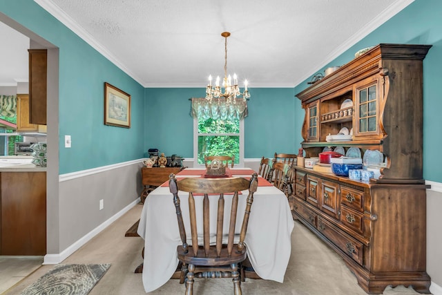 dining area featuring crown molding, a textured ceiling, a chandelier, and light carpet