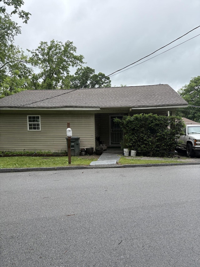 single story home with a shingled roof