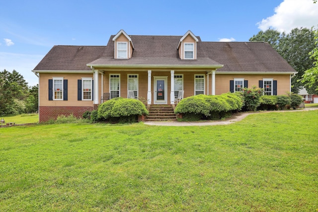 101 Golden Oaks Dr, Lafayette, GA 30728 - new england style home featuring a shingled roof, covered porch, and a front yard