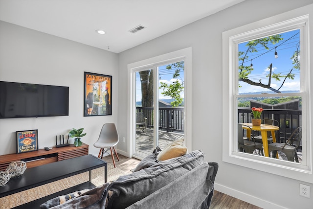 618 Hamilton Ave, Chattanooga, TN 37405 - living room with baseboards, plenty of natural light, wood finished floors, and recessed lighting