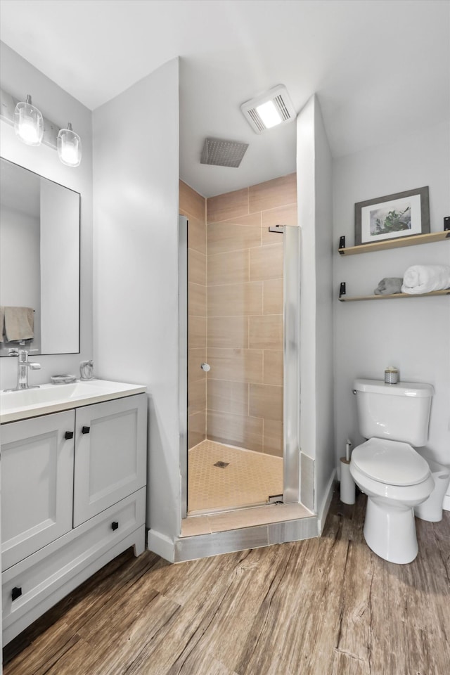 618 Hamilton Ave, Chattanooga, TN 37405 - full bath featuring wood finished floors, tiled shower, toilet, and baseboards