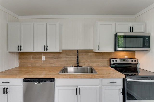 9 Longstreet Rd, Rossville, GA 30741 - kitchen with stainless steel appliances, a sink, light countertops, decorative backsplash, and ornamental molding