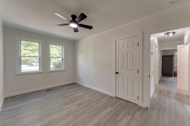 9 Longstreet Rd, Rossville, GA 30741 - unfurnished room featuring ornamental molding, light wood-style flooring, a ceiling fan, baseboards, and a smoke detector
