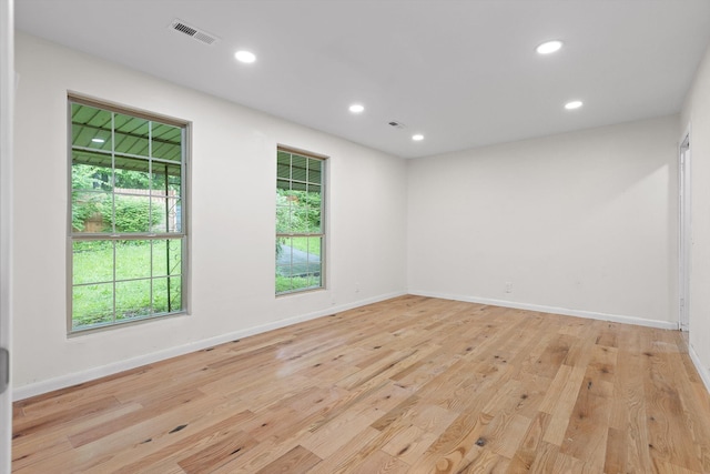 3000 Mary Walker Pl, Chattanooga, TN 37411 - empty room featuring light wood-style flooring, recessed lighting, and baseboards