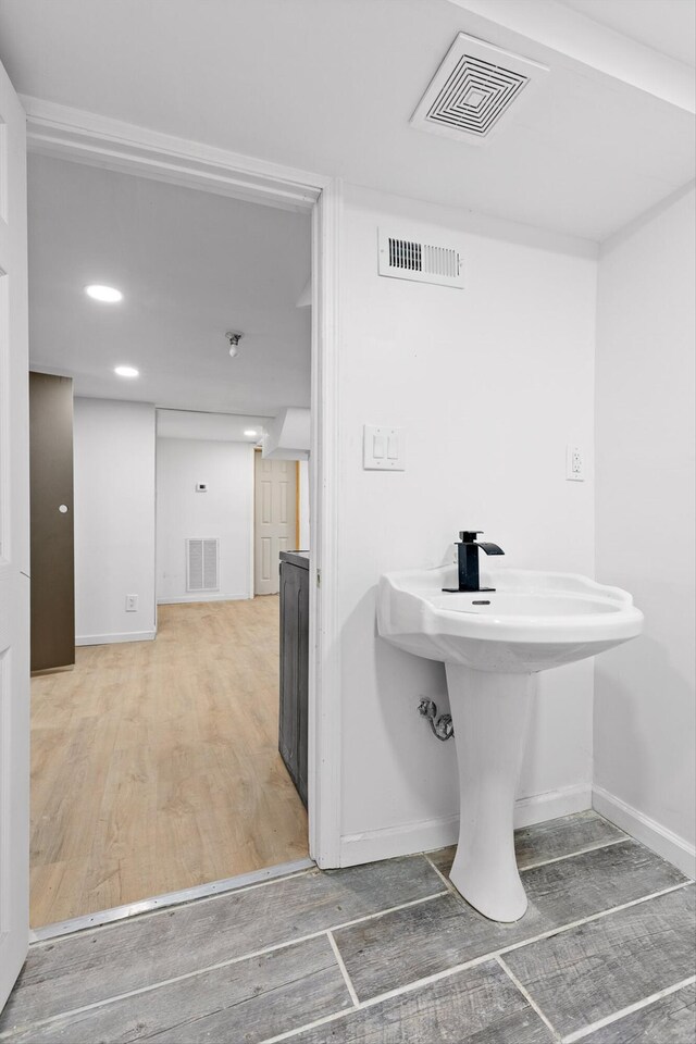 3000 Mary Walker Pl, Chattanooga, TN 37411 - bathroom with wood finished floors, baseboards, and recessed lighting