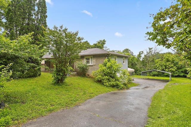 3000 Mary Walker Pl, Chattanooga, TN 37411 - view of front of home featuring a front lawn, a carport, asphalt driveway, and crawl space