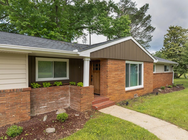 6904 Hickory View Ln, Chattanooga, TN 37421 - ranch-style home featuring a front lawn, brick siding, and roof with shingles