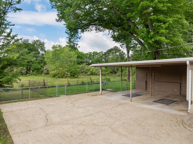 6904 Hickory View Ln, Chattanooga, TN 37421 - view of patio featuring fence and concrete driveway