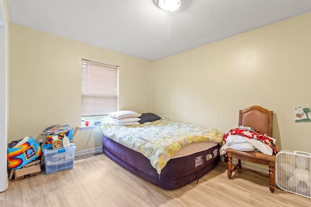 2121 Davenport St, Chattanooga, TN 37406 - bedroom with wood finished floors, baseboards, and a textured ceiling