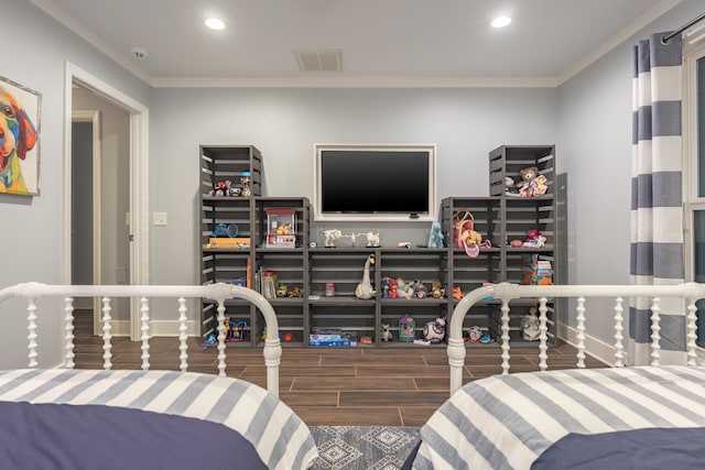 bedroom featuring wood finished floors, visible vents, recessed lighting, crown molding, and baseboards