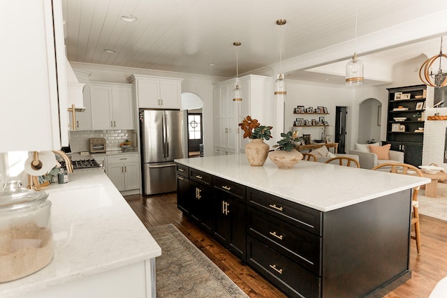 9405 Peppy Branch Trl, Apison, TN 37302 - kitchen featuring freestanding refrigerator, arched walkways, dark cabinets, a breakfast bar area, and open floor plan
