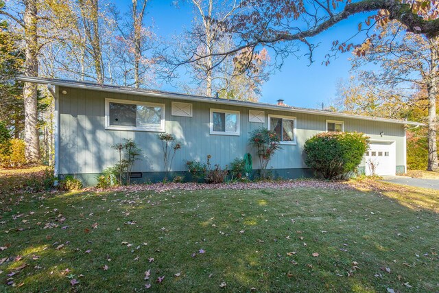 1616 Crappie Cir, Soddy Daisy, TN 37379 - view of front of house featuring an attached garage, a front lawn, and driveway