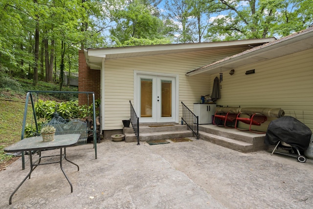1123 Ridgeleigh Cir, Dalton, GA 30720 - back of property with french doors and a patio