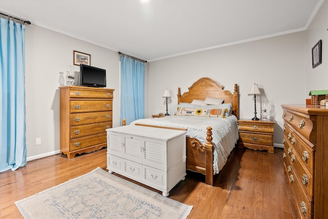 1123 Ridgeleigh Cir, Dalton, GA 30720 - bedroom featuring crown molding, light wood-type flooring, and baseboards