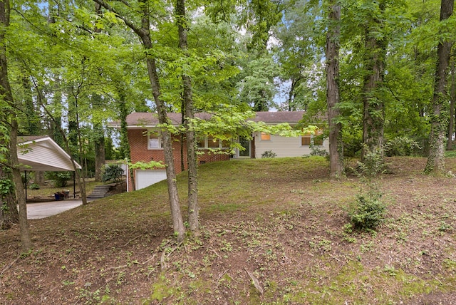 1123 Ridgeleigh Cir, Dalton, GA 30720 - view of yard featuring an attached garage