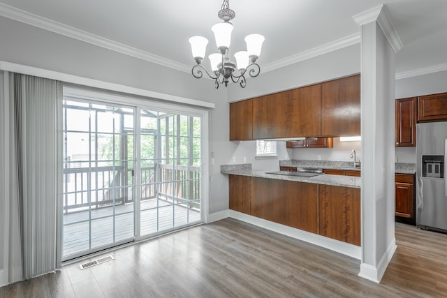 7817 Legacy Park Ct, Chattanooga, TN 37421 - kitchen with stainless steel fridge with ice dispenser, crown molding, a sink, wood finished floors, and a chandelier