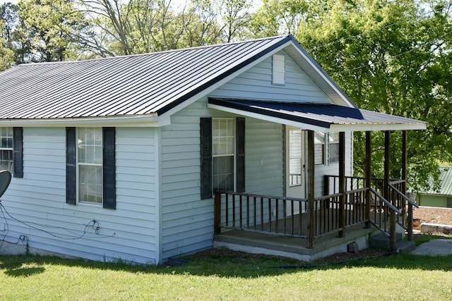 708 8th St, Bridgeport, AL 35740 - view of side of home featuring metal roof, a yard, a standing seam roof, and a porch