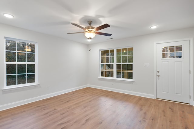 foyer with baseboards, healthy amount of natural light, light wood finished floors, ceiling fan, and recessed lighting