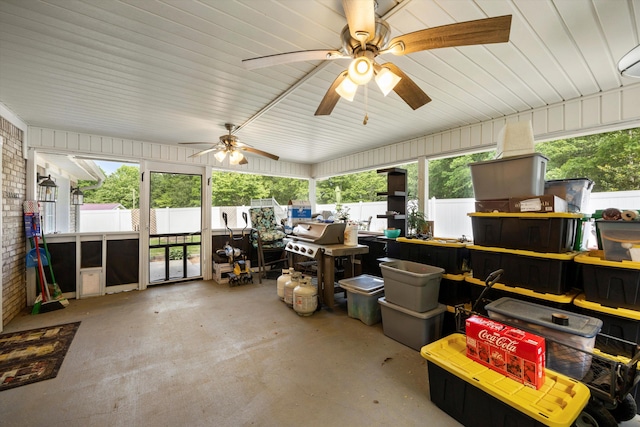 sunroom featuring ceiling fan