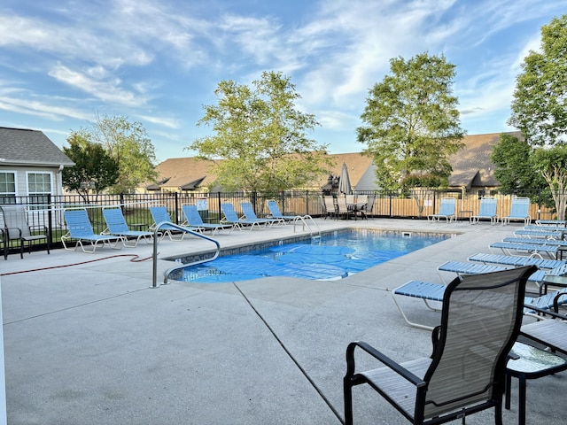 1501 Applebrook Dr, Rossville, GA 30741 - community pool with a patio