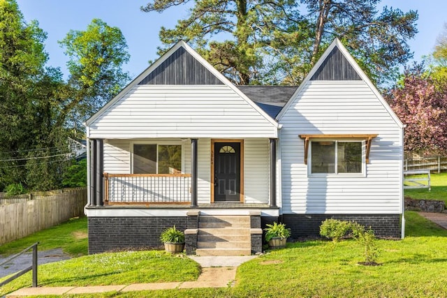 3804 Northview Ave, Chattanooga, TN 37412 - bungalow-style home featuring covered porch