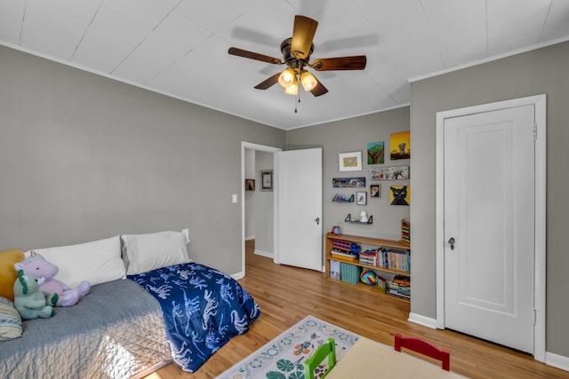 3804 Northview Ave, Chattanooga, TN 37412 - bedroom featuring crown molding, wood finished floors, baseboards, and ceiling fan